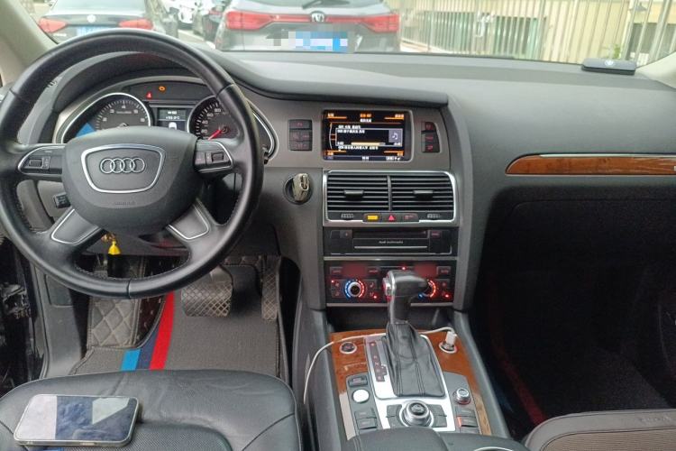 Used Audi Q7  Center Console