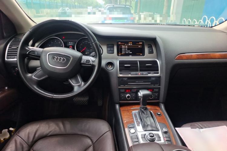 Used Audi Q7 2014 35 TFSI Ambition Edition Center Console