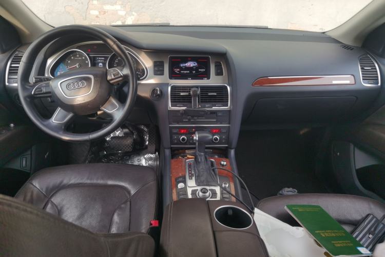 Used Audi Q7 2014 35 TFSI Sport Edition Center Console