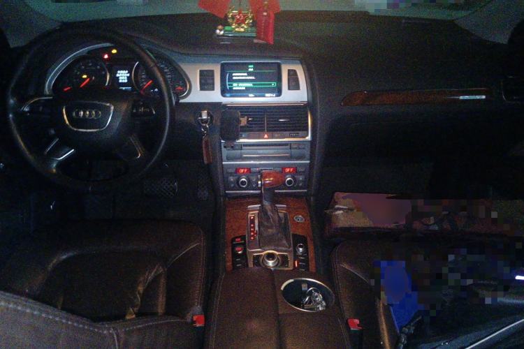 Used Audi Q7 2014 35 TFSI Off-road Model Center Console