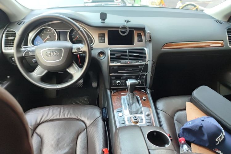 Used Audi Q7 2014 35 TFSI Ambition Edition Center Console