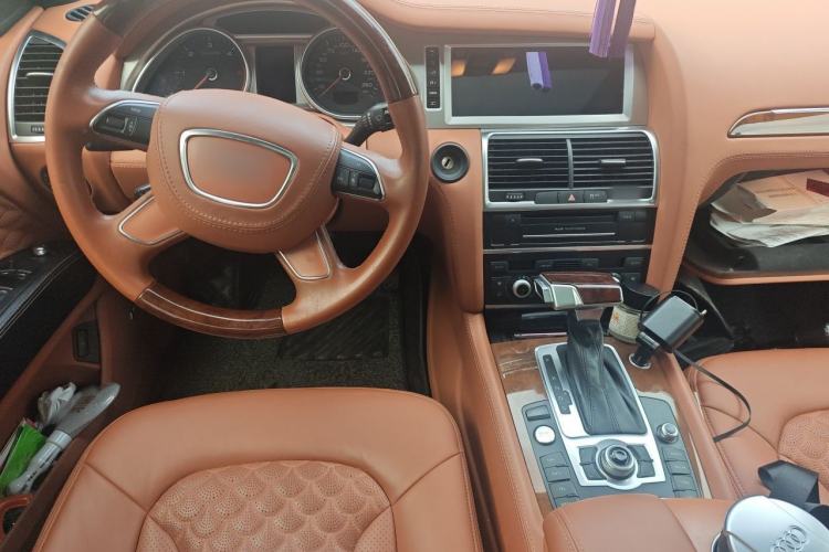 Used Audi Q7 2014 35 TDI Sport Edition Center Console
