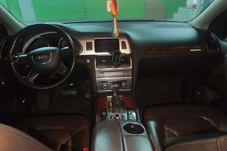 Used Audi Q7 2014 35 TFSI Sport Edition Center Console
