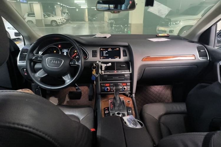 Used Audi Q7 2014 35 TFSI Ambition Edition Center Console