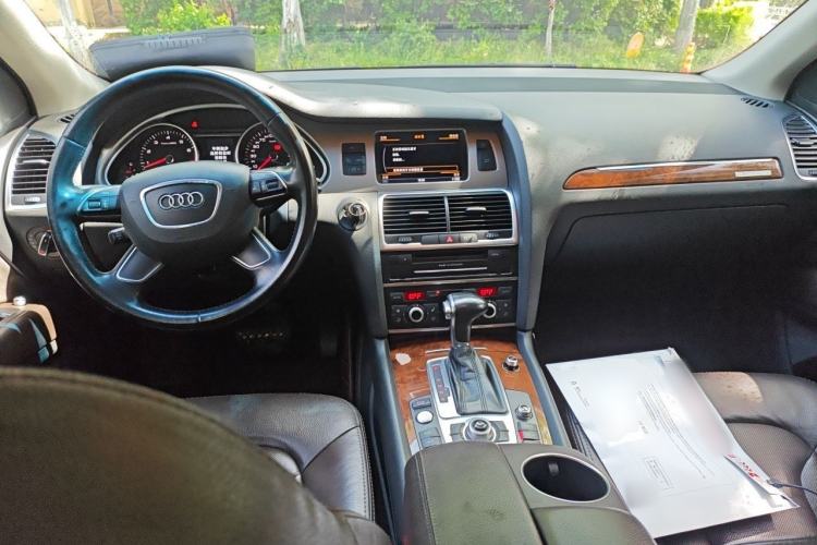 Used Audi Q7 2014 35 TFSI Ambition Edition Center Console
