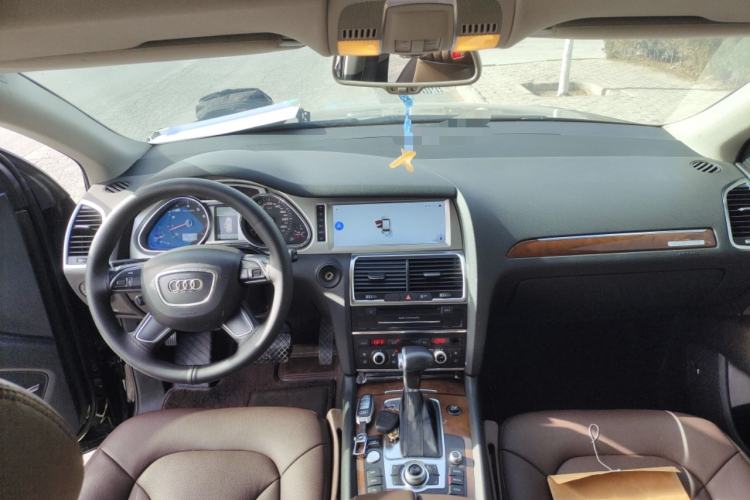 Used Audi Q7 2014 35 TFSI Sport Edition Center Console