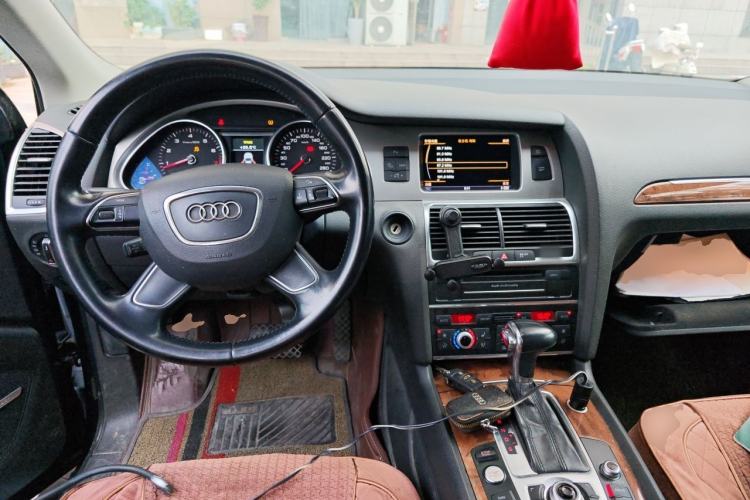 Used Audi Q7 2014 35 TFSI Sport Edition Center Console