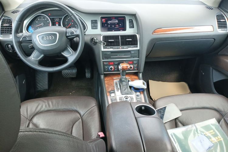 Used Audi Q7 2014 40 TFSI off-road version Center Console