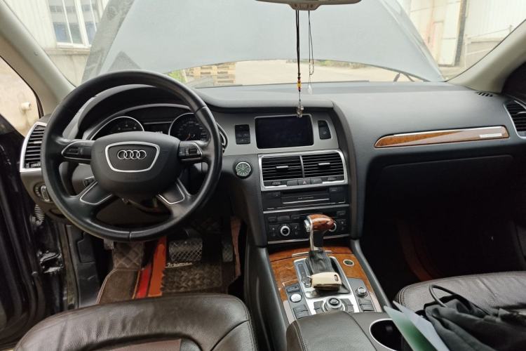 Used Audi Q7 2014 35 TFSI Off-road Model Center Console