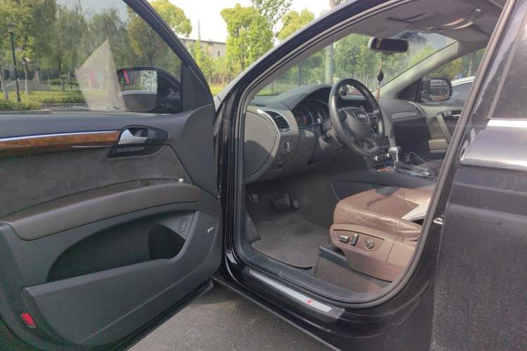 Used Audi Q7 2014 35 TDI Sport Edition Driver Seat