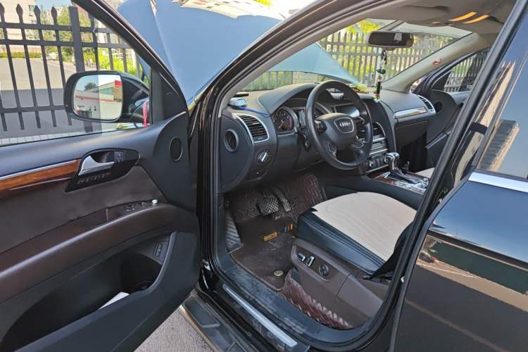 Used Audi Q7 2014 35 TFSI Ambition Edition Driver Seat