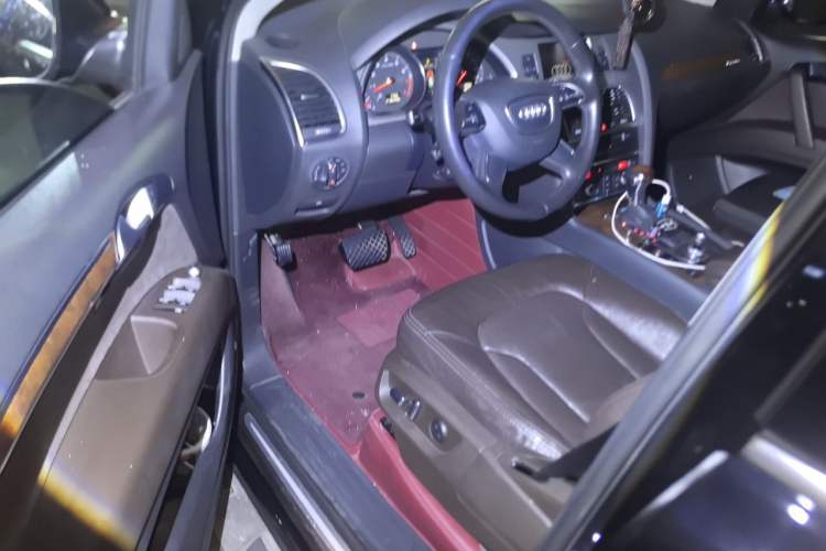 Used Audi Q7 2014 35 TFSI Off-road Model Driver Seat