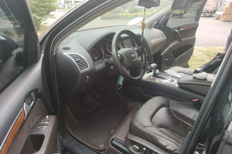 Used Audi Q7 2014 35 TFSI Sport Edition Driver Seat
