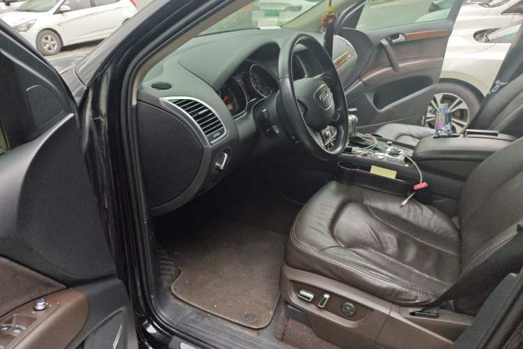 Used Audi Q7 2014 35 TFSI Sport Edition Driver Seat