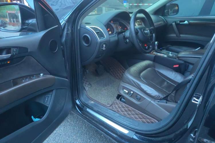 Used Audi Q7 2014 35 TFSI Ambition Edition Driver Seat
