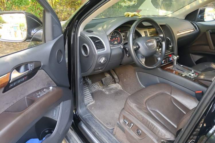 Used Audi Q7 2014 35 TFSI Ambition Edition Driver Seat