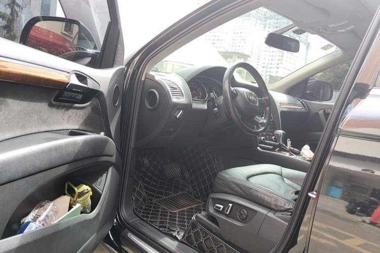 Used Audi Q7 2014 35 TFSI Ambition Edition Driver Seat
