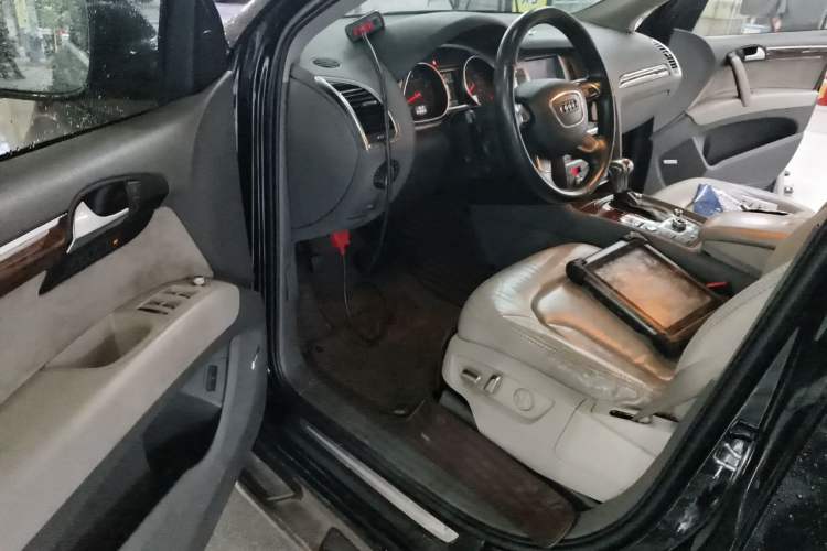Used Audi Q7 2014 35 TFSI Off-road Model Driver Seat