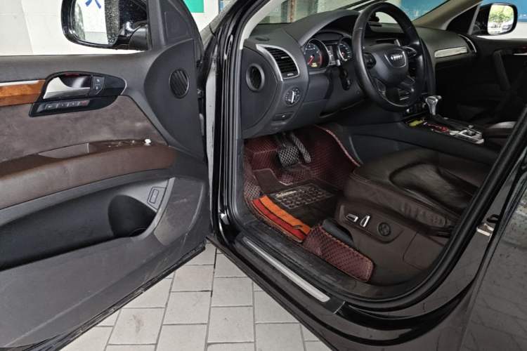 Used Audi Q7 2014 35 TFSI Ambition Edition Driver Seat