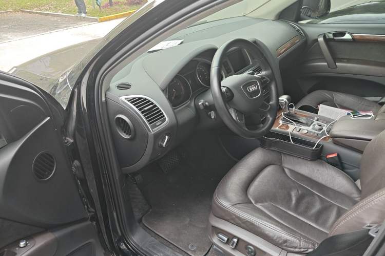 Used Audi Q7 2014 35 TFSI Ambition Edition Driver Seat