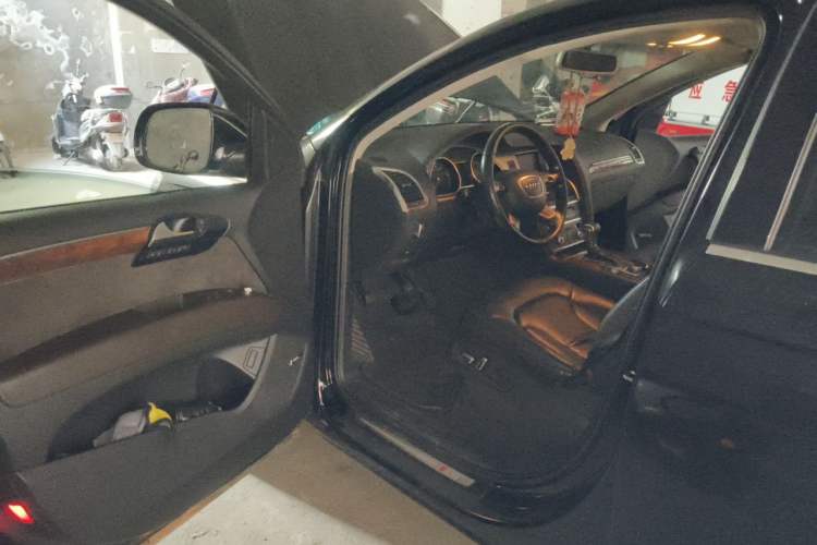 Used Audi Q7 2014 35 TFSI Sport Edition Driver Seat