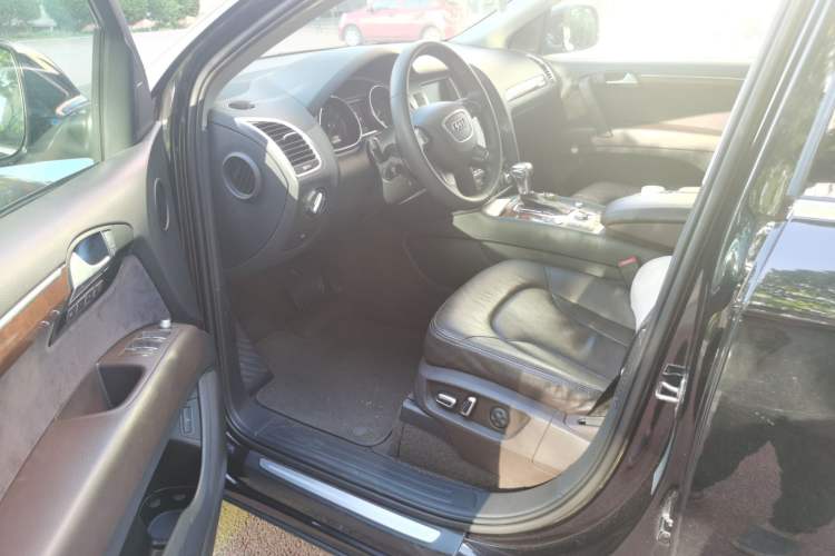 Used Audi Q7 2014 35 TFSI Ambition Edition Driver Seat