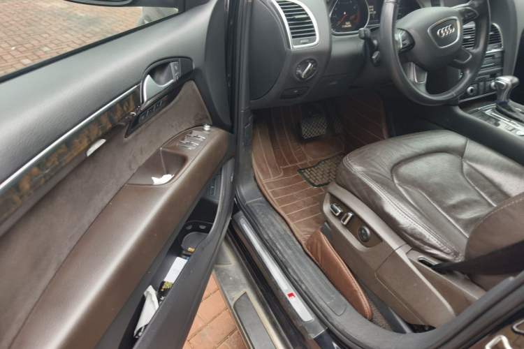 Used Audi Q7  Driver Seat