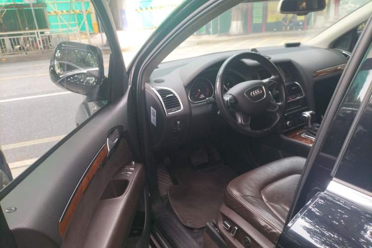 Used Audi Q7 2014 35 TFSI Ambition Edition Driver Seat