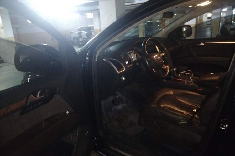 Used Audi Q7 2014 35 TDI Exclusive Edition Driver Seat
