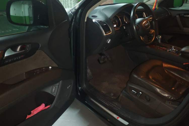Used Audi Q7 2014 35 TFSI Sport Edition Driver Seat