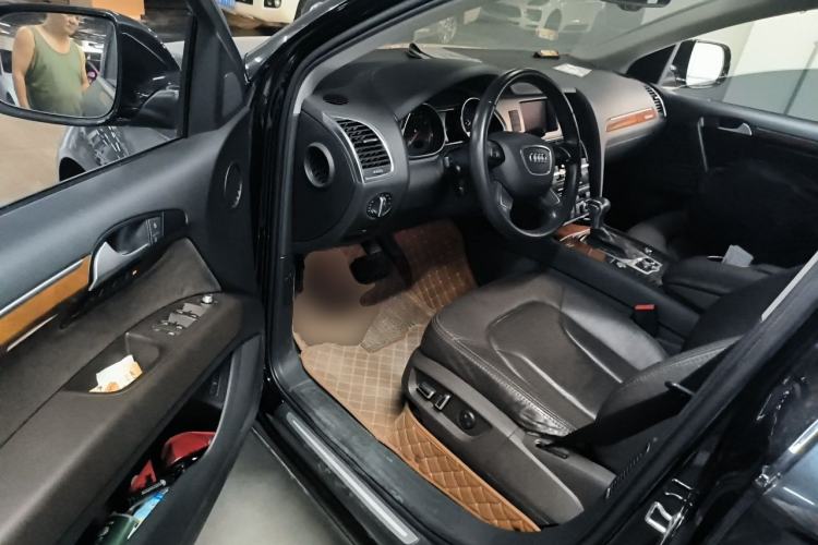 Used Audi Q7 2014 35 TFSI Ambition Edition Driver Seat