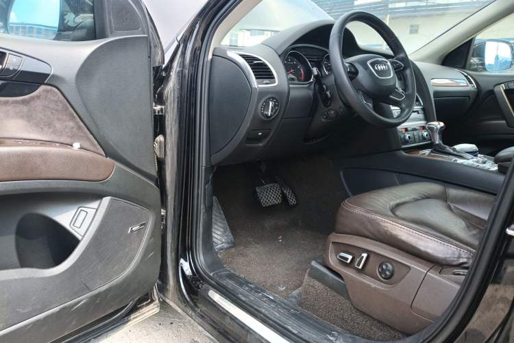 Used Audi Q7 2014 40 TFSI off-road version Driver Seat