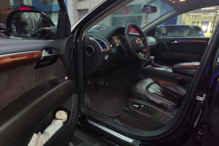 Used Audi Q7 2014 35 TFSI Ambition Edition Driver Seat