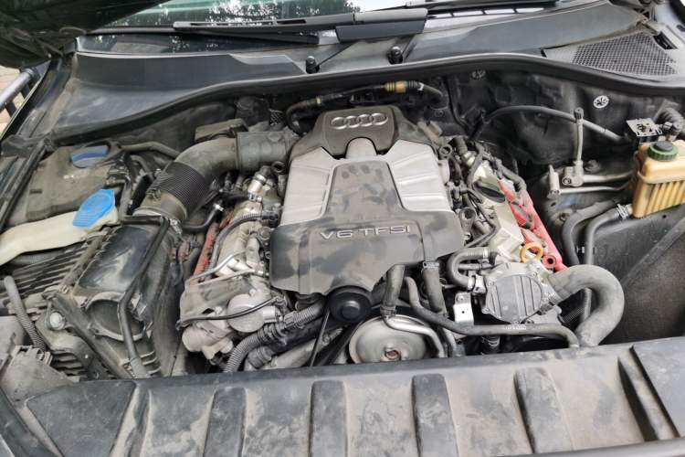 Used Audi Q7 2014 35 TFSI Sport Edition Engine Bay