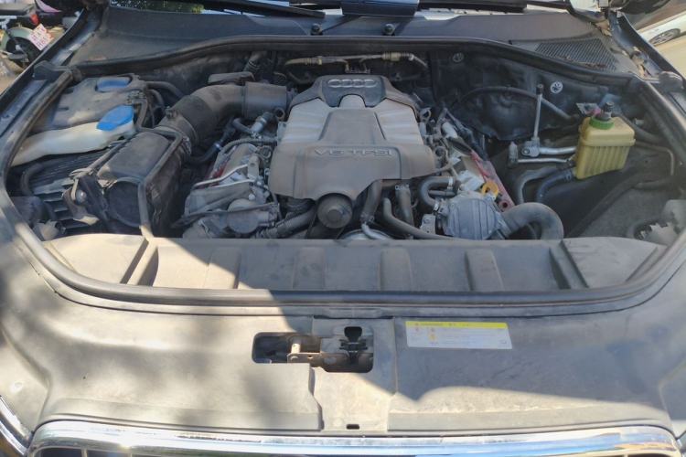 Used Audi Q7  Engine Bay