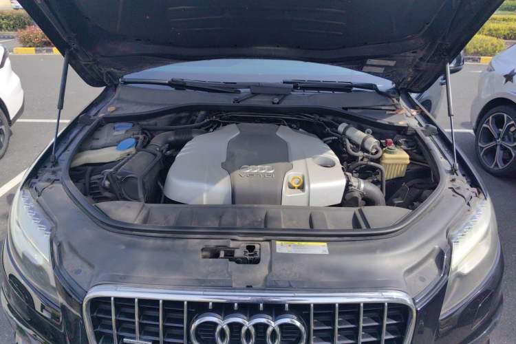 Used Audi Q7 2014 35 TDI Sport Edition Engine Bay