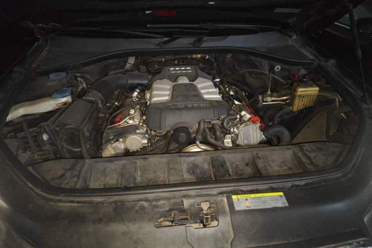 Used Audi Q7 2014 35 TFSI Sport Edition Engine Bay