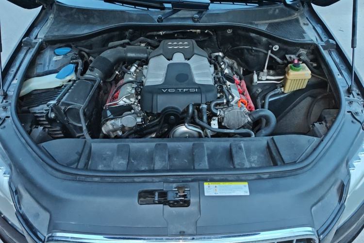 Used Audi Q7 2014 35 TFSI Sport Edition Engine Bay