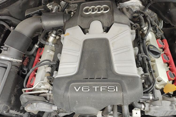 Used Audi Q7 2014 35 TFSI Ambition Edition Engine Bay