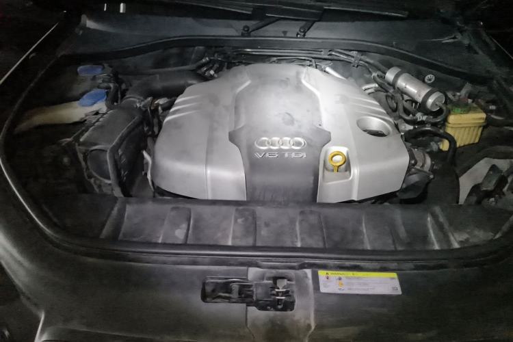 Used Audi Q7 2014 35 TDI Sport Edition Engine Bay