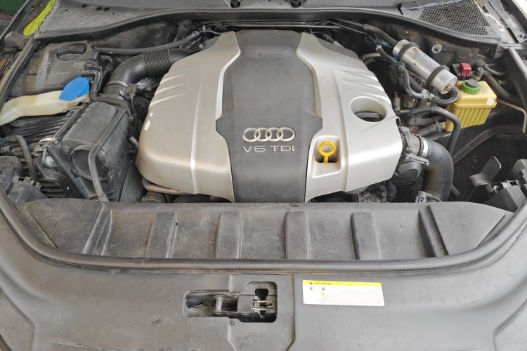 Used Audi Q7 2014 35 TDI Sport Edition Engine Bay