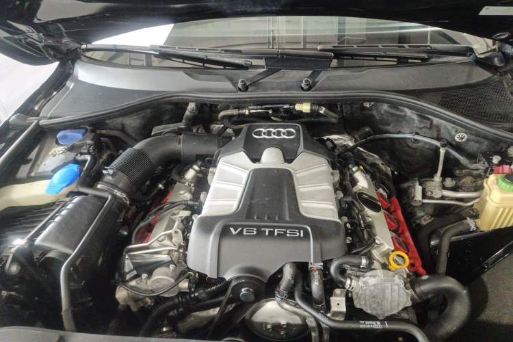 Used Audi Q7 2014 35 TFSI Ambition Edition Engine Bay