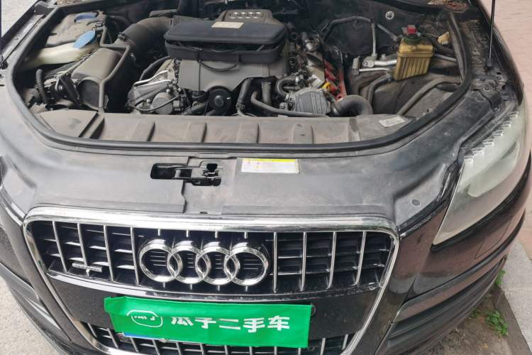 Used Audi Q7 2014 35 TFSI Off-road Model Engine Bay