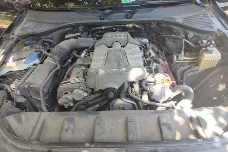 Used Audi Q7 2014 40 TFSI Sport Edition Engine Bay
