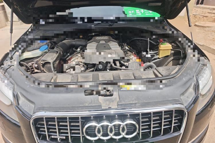 Used Audi Q7  Engine Bay