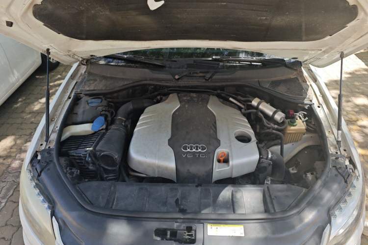 Used Audi Q7 2014 35 TFSI Sport Edition Engine Bay