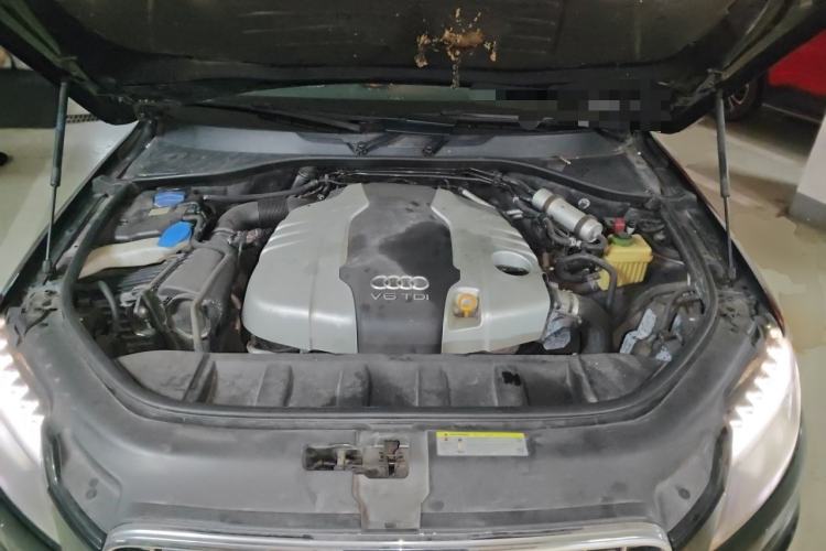 Used Audi Q7 2014 35 TDI Sport Edition Engine Bay