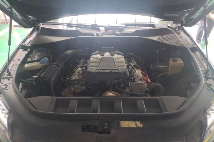Used Audi Q7 2014 35 TFSI Off-road Model Engine Bay
