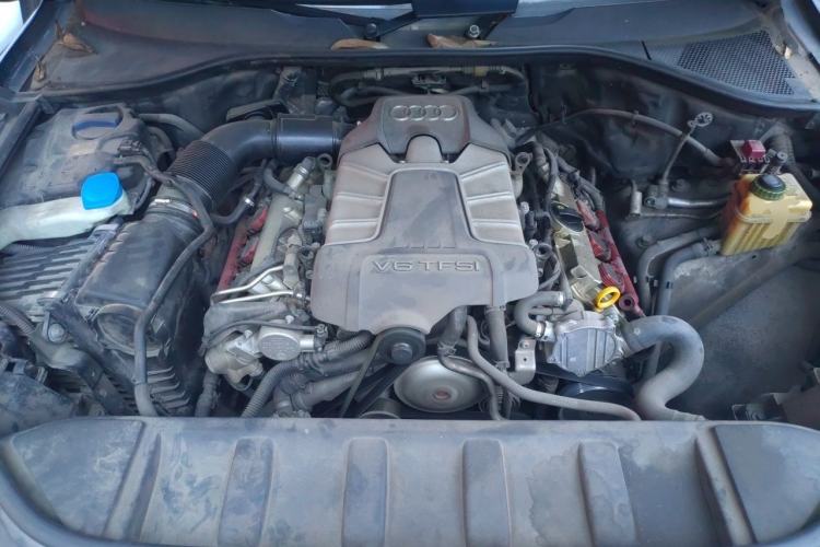 Used Audi Q7 2014 35 TFSI Ambition Edition Engine Bay