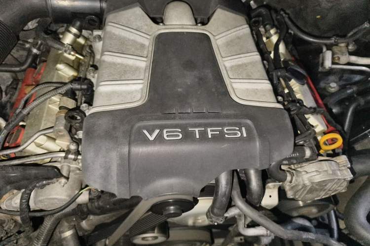 Used Audi Q7 2014 35 TFSI Off-road Model Engine Bay
